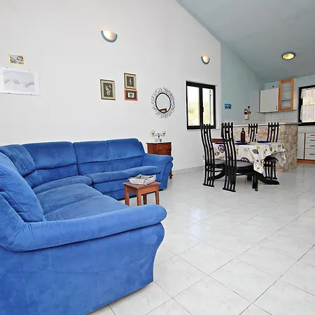 Beverin Πανσιόν Sali